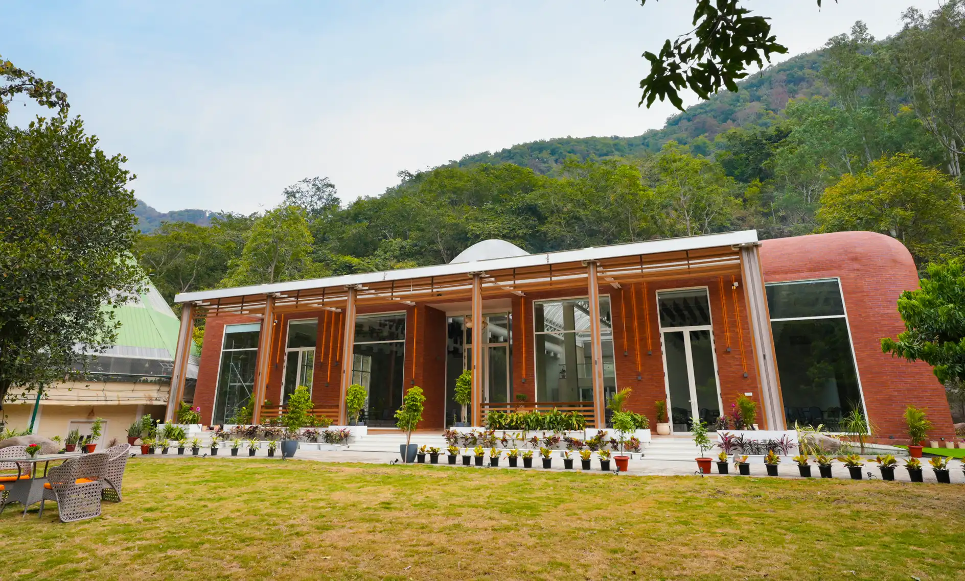 Solarium lawn & Exterior Spaces